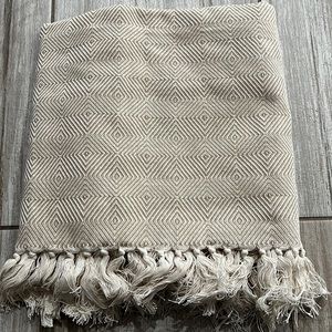 Blanket Throw - Diamond Pattern